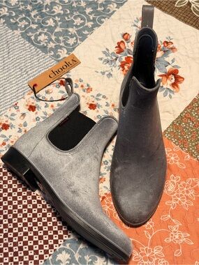 Chooka Gray Crushed Velvet-Look Waterproof Chelsea Rain Boots Women’s 7 NWT